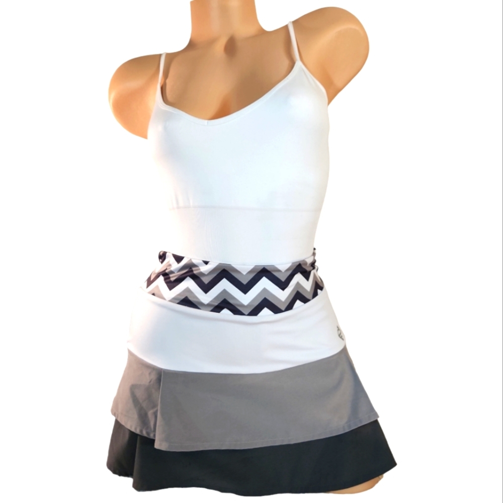 ADEDGE S GREY & WHITE TIERED TENNIS SKIRT